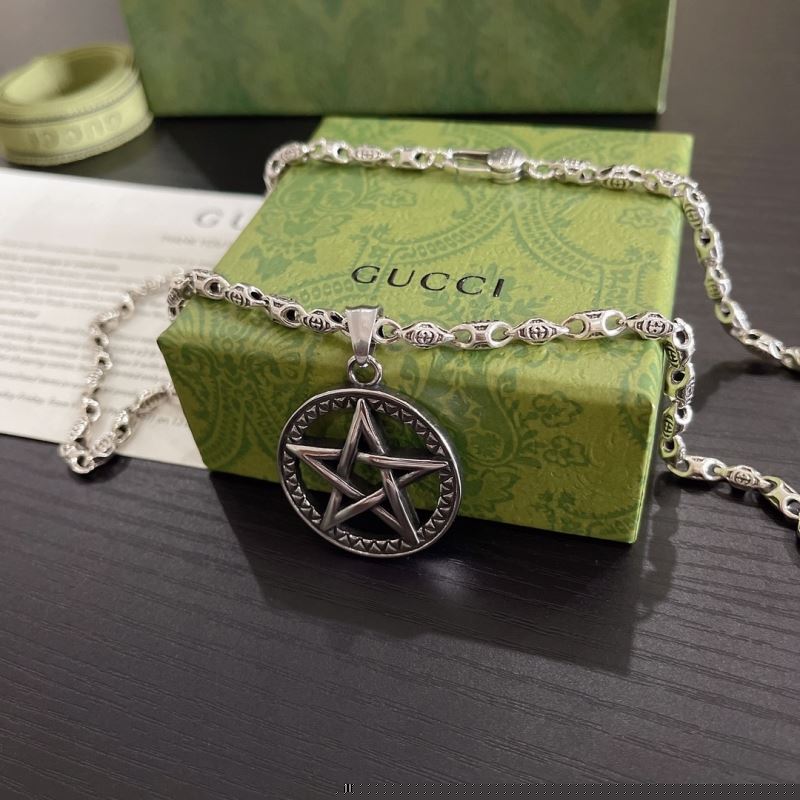 G*u*i necklaces